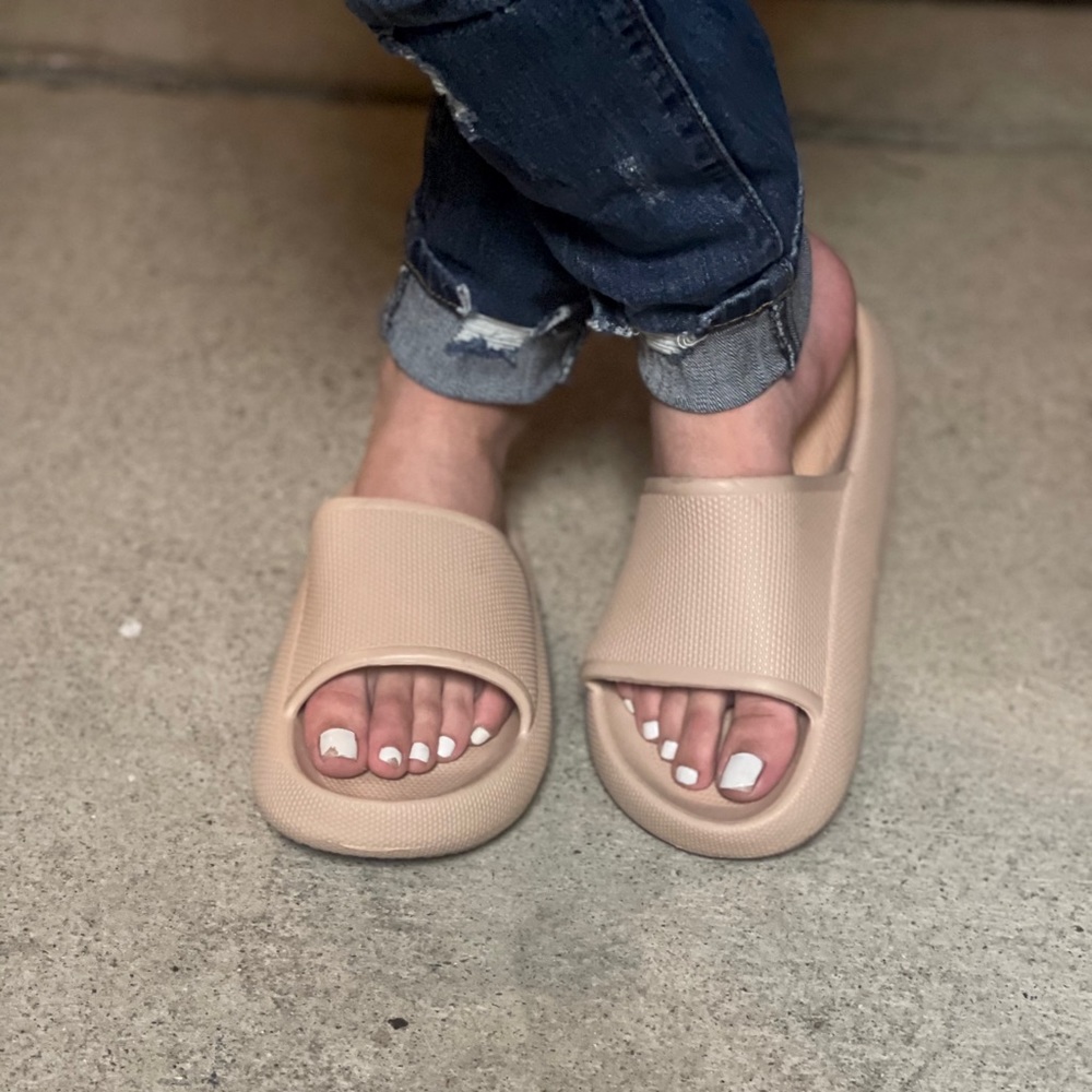 Taupe cloud insole Non slip slides